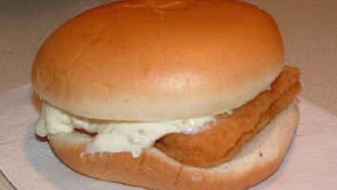 Filet O Fish Sandwich, Filet O Fish Recipe, Filet O Fish, Mcdonalds Recipes, Fish Sandwiches, Spinach Dip Recipe, Sandwiches Wraps, Vegan Fast Food, Easy Fish Recipes