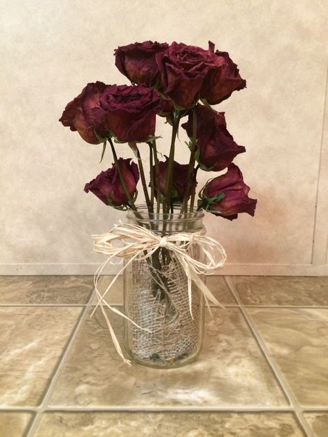 Dried Valentines Roses  Once your flowers start to die hang them upside down until they are completely dry. I hang mine on the laundry rack with binder clips for about a week. Cut stems to desired length. Place In decorative mason jar. Add embellishments like burlap and straw. Memories saved as decoration! Dried Roses Decor, Valentine Roses, Roses Decor, Dried Roses, Drying Roses, Rose Crafts, Valentines Roses, Nothing But Flowers, How To Hang