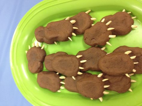 Bear Paw Cookies made for Brave party Brave Birthday Party Ideas, Merida Birthday Party, Brave Birthday Party, Paw Cookies, Braves Party, Cookies Homemade, Sloth Birthday, Teddy Bear Party, Bubble Guppies Birthday