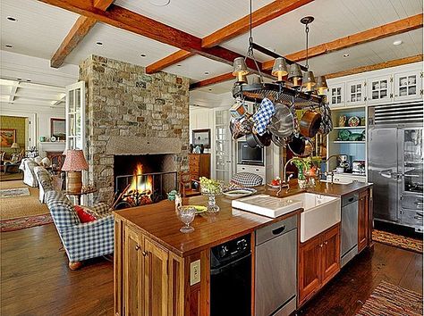 Rustic Italian Home Decor, Kitchen With Stone, Hamptons Style House, Kitchen Keeping Room, Rustic Italian Decor, Kitchen With Fireplace, Rustic Italian Home, Hamptons Style Home, Rustic Italian