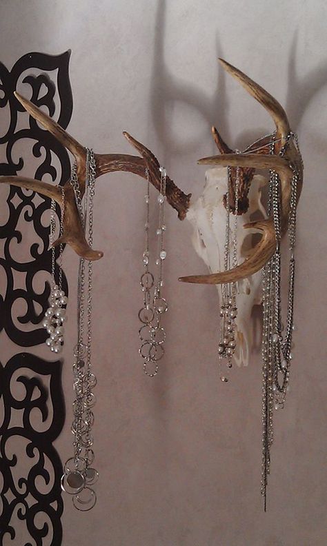 Country Jewelry Holder, Decorating With Deer Skulls, European Deer Mount Ideas Girly, Diy Deer Antlers Decor, Taxidermy Decor Living Room, Deer Antler Jewelry Holder, Decorating With Deer Mounts, Western Decor Ideas, Skull Mount Ideas