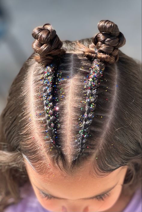 Glitter Hairstyles Braids, Glitter Hair Gel Hairstyles, Glitter Carnaval, Race Day Hair, Disco Hair, Bella Hair, Christmas Hairstyles, Hair Upstyles, Dance Hairstyles