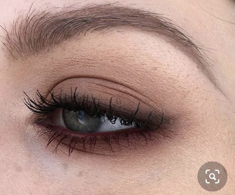 "Oh Christmas brow, oh Christmas brow, how lovely are your arches... Simple Wedding Makeup For Hooded Eyes, Edgy Lip Makeup, Brown Lashes Makeup, Simple Goth Eyeshadow, 2000 Grunge Makeup, Soft Vampy Makeup, Subtle Eye Makeup For Brown Eyes, Smudgy Eye Make Up, Grunge Makeup For Hooded Eyes