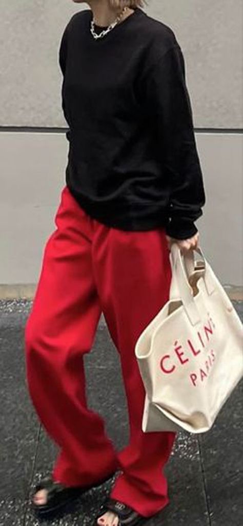 Red Pants Street Style, Celine 2023 Winter, 2023 Fall Street Style, 2023 Street Style Winter, Winter 2024 Street Style, Street Style Fall 2023, Autumn Street Style 2023, Fall 2023 Street Style, Fall Street Style 2023