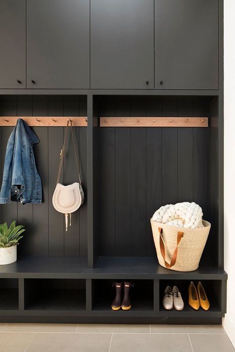 Be inspired with DIY mudroom projects that we've rounded up including a a DIY mudroom in garage, how to store gloves and hats & more! #organization #mudroom Vstupná Hala, Farmhouse Mudroom, Diy Mudroom, Mudroom Entryway, Mudroom Laundry Room, Mud Room Storage, Mudroom Design, Boot Room, Laundry Mud Room