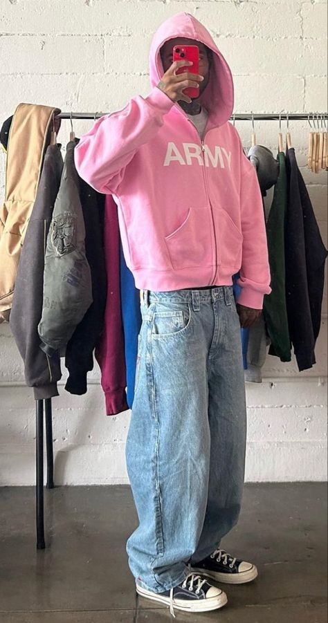 Fit Ideas Men Y2k, Pink Clothes Aesthetic Men, Pink Mens Outfits, Edgy Mens Outfits, Male Y2k Outfits, Pink Outfit Men, Vintage Streetwear Men, Baggie Jeans Outfit, Baggy Jeans Outfits