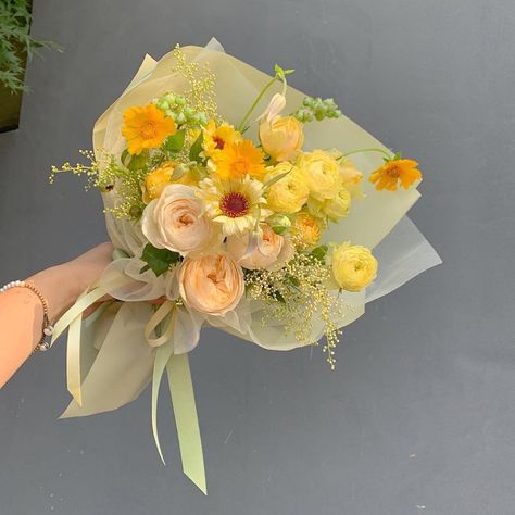 Pastel Yellow Bouquet, Yellow Gerbera Bouquet, Yellow Flower Bouquet Aesthetic, Yellow Bouquet Aesthetic, Yellow Bouquet Flowers, Yellow Flower Bouquet, Yellow Flowers Bouquet, Hibiscus Bouquet, Gerbera Bouquet