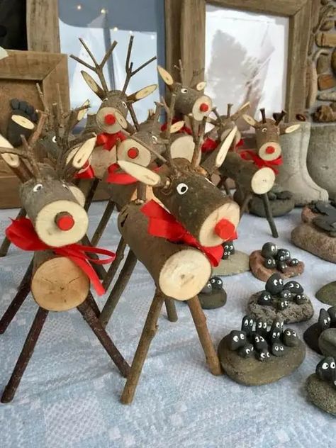 Easy Diy Outdoor Christmas Decorations, Diy Outdoor Christmas Decorations, Reindeer Diy, Outdoor Christmas Diy, Outside Christmas Decorations, Wooden Reindeer, How To Make Christmas Tree, Reindeer Decorations, Christmas Yard Decorations