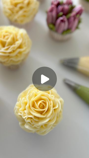 Rachelles on Instagram: "LOVE MY JOB  Would you like to learn to pipe beautiful florals from buttercream? Don’t be intimidated, you really can do this! Most of my students are beginners, I can guide you step by step in my online or face to face classes. *Be warned * It’s addictive. Dont blame me if you need to come back for more 😁 There are far worse things you can be addicted to! Rachel x  PS. Link to my cake school in my bio ➡️ www.rachelles.co.uk  ➡️ colour used, egg yellow by @sugarflaircoloursltd   .  . #cakeart #art #flowers #flowersofinstagram  #buttercream #buttercreamart #edibleflowers #pipingskills #pipedflowers #floralpiping #likes4likes  #cakemasters #buttercreamflowers #trending #weddingcupcake #love #reels #icing #tutorials #celebrationcake #cakedesigner #beautifulcakes #foo Butter Cream Flowers Tutorial, Buttercream Flowers Tutorial Step By Step, Yellow Flower Cupcakes, Face To Face Classes, Icing Tutorials, Piped Flowers, My Cake School, Buttercream Flowers Cupcakes, Buttercream Flowers Tutorial