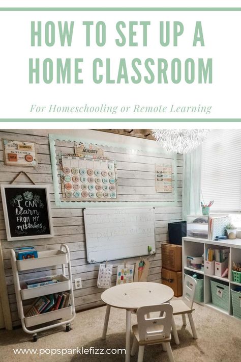 Homeschool Area In Playroom, Home School Bulletin Board, Play School Room Classroom, At Home Tutoring Room, Home School Space Ideas, Learning Room At Home, Home Classroom Decor, Diy Homeschool Bulletin Board, Homeschool Interior Design