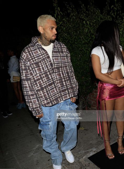 Brown Aesthetic Outfit, 2000s Fashion Men, Chris Brown Photos, Chris Brown Outfits, Chris Brown Style, Outfit Informal, Brown Outfits, Kyle Kuzma, Breezy Chris Brown