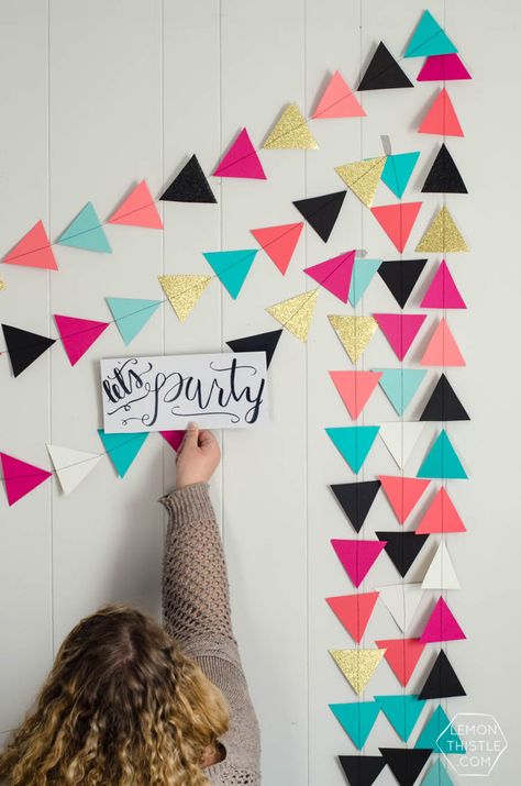 Mobil Origami, Diy Garland Paper, Triangle Garland, Diy Christmas Garland, Diy Birthday Decorations, Diy Garland, Paper Garland, Diy Party Decorations, Custom Paper