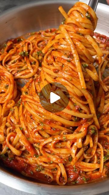 Foodie_Fanaticz on Instagram: "👇🏻😋👇🏻RECIPE BELOW 👇🏻 😋👇🏻  Follow @foodie_fanaticz for more recipes like this 💫   Pasta alla Bersagliera ❤️  Ingredients:  	•	220g (1/2 lb) spaghetti 	•	2 tbsp tomato paste 	•	2 garlic cloves, minced 	•	2 tbsp olive oil 	•	1 tsp Celtic salt - link in bio 🔗  	•	A handful of fresh parsley, chopped  Method:  	1.	Cook spaghetti according to package instructions. Drain and set aside. 	2.	In a pan, heat olive oil over medium heat. Add minced garlic and sauté until fragrant. 	3.	Stir in tomato paste and chili flakes. Cook for 1-2 minutes. 	4.	Toss the cooked spaghetti in the sauce until well coated. 	5.	Garnish with fresh parsley.  Bon appétit! 😋    #pasta #foodlover #yum#reels #food #recipe #instafood #pasta #pastalovers#foodies #yummy #foodlover #food Chili Mac, Mince Recipes, Pasta Sauces, Alfredo Pasta, Baked Ziti, Goulash, Chili Flakes, Fresh Parsley, Tomato Paste