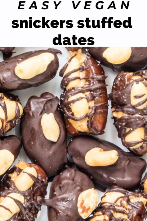 Vegan Snickers Dates, Date Snickers Raw Vegan, Vegan Date Dessert Recipes, Vegan Date Snickers, Dates Recipes Vegan, Vegan Snickers Cake, Vegan Date Recipe, September Desserts, Ibd Recipes