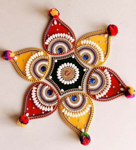 Rangoli With Cardboard, Cardboard Rangoli Designs, Acrylic Rangoli Designs, Deepavali Craft, Cardboard Rangoli, Designer Rangoli, Rangoli Painting, Aarti Thali, Indian Decoration