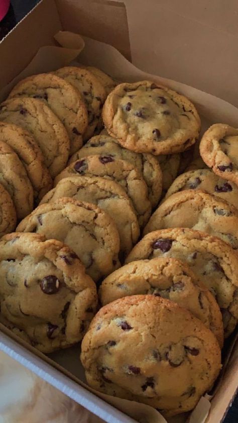 #cookies #chocolate #crumblecookies Chocolate Chip Cookie Aesthetic, Chocolate Cookies Aesthetic, Chocolate Chip Cookies Aesthetic, Chips Aesthetic, Cookies Aesthetic, Cookies Chocolate, Food Babe, Food Therapy, Yummy Comfort Food