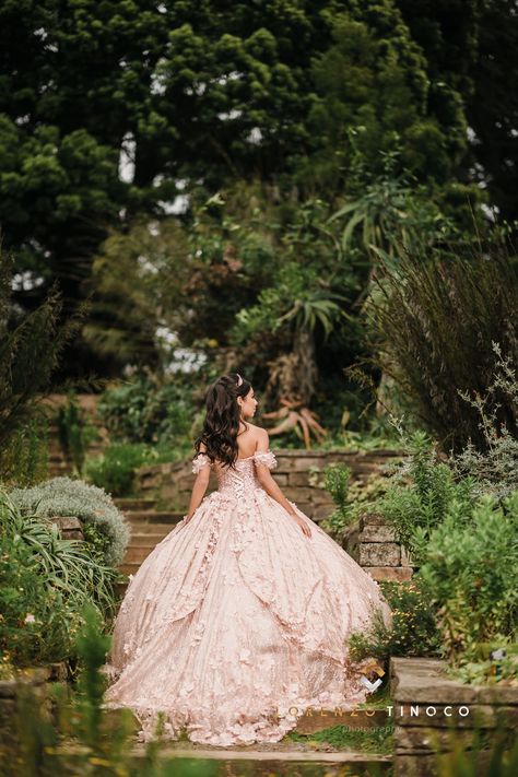 San Francisco City Hall & Botanical Garden Quinceanera - Jocelyn - Lorenzo Tinoco Photography Forest Quince Photoshoot, Quiencenara Photoshoot, Quinceanera Inspo Pics, Outdoor Quince Photoshoot, Enchanted Forest Theme Quinceanera Photoshoot, Quinceanera Portraits Photo Ideas, Enchanted Photoshoot Ideas, Quince Pictures Ideas, Quincenera Photo Shoot Poses