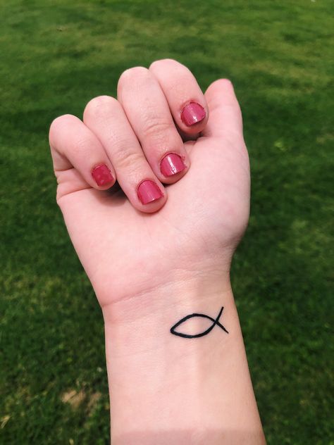 Jesus Fish (ichthys) tattoo, ancient symbol for Christians, means Jesus Christ Son of God Savior Natal, The Chosen Tattoo Fish, Ichtus Tattoo, Fish Symbol Tattoo, Ichthys Tattoo, Christian Fish Tattoos, Thinking Tattoo, Tats With Meaning, Buddhist Symbol Tattoos