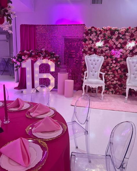 Quince Decorations Hot Pink, Sweet 16 Red And Pink Theme, 16 Shades Of Pink Sweet 16, Sweet 16 Shades Of Pink, Sweet 16 Pink Decor, Hot Pink Quince Decorations, Pink White Sweet 16, Pink Sweet 16 Aesthetic, Sweet 16 Birthday Dresses Pink