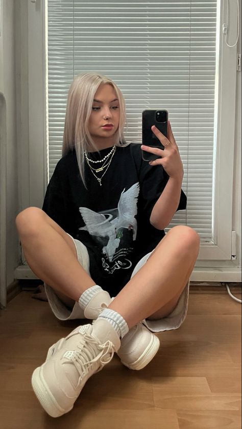 mirror selfie outfit picture with jordan 4 canvas Jordan 4 Canvas, Mirror Selfie Outfit, Looks Country, Tomboy Style Outfits, Lazy Outfits, Tomboy Fashion, Really Cute Outfits, Outfit Goals, Streetwear Outfit