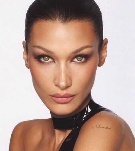 Miss Bella Hadid Fandom ✧.* | There's a lot of scam going on Instagram Facebook and Twitter People claiming to be me i was in a meeting with Facebook 2 weeks ago to complain about ... | Facebook Bella Hadid Face, Hadid Instagram, Hailey Rhode Baldwin, Fall Makeup Trend, Timur Tengah, Arabic Makeup, Charlotte Tilbury Makeup, Jeremy Allen White, Liquid Highlighter