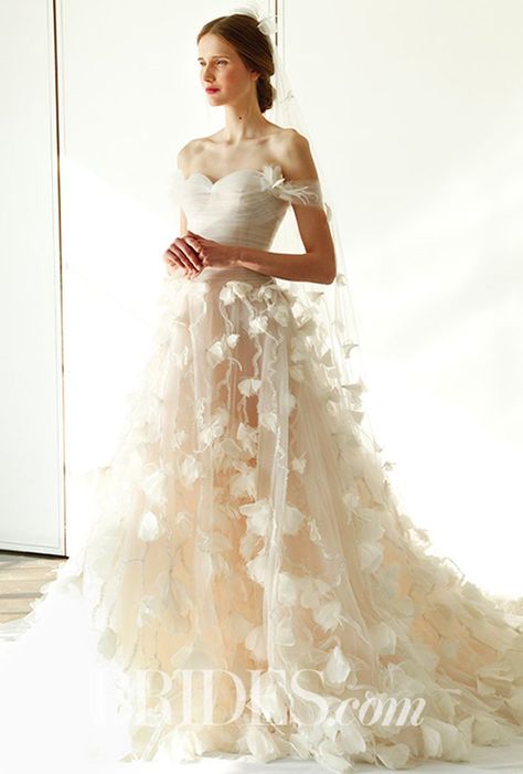 Marchesa Wedding Dress, Marchesa Bridal, Rehearsal Dinner Outfits, Medieval Party, Marchesa Spring, Wedding Dress Collection, 2016 Wedding Dresses, Bridal Fashion Week, Wedding Dress Trends