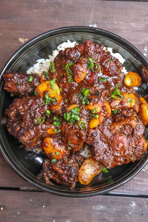 Explore the Rich and Savory Delight of Jamaican Oxtail - Meals By Alden B Dutch Oven Oxtail Recipes, Oxtail Recipes Jamaican Stove Top, Oxtail Meals, Oxtails Jamaican, Jamaican Oxtail, Oxtail Stew, Carribean Food, Oxtail Recipes, Jamaican Cuisine