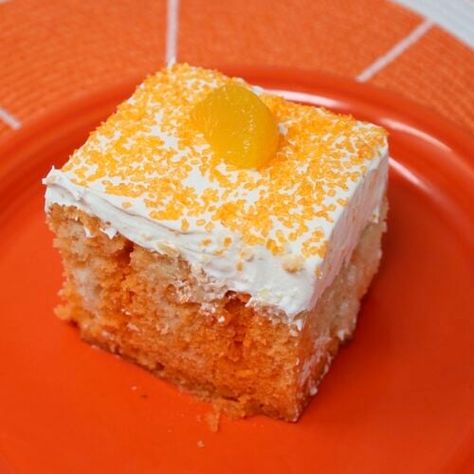 Orange Crush Poke Cake, Orange Crush Cake, Orange Desserts, Carrot Cheesecake, Crush Cake, Cake Recipes For Beginners, Orange Crush Soda, Orange Dessert, Poke Cake Recipe