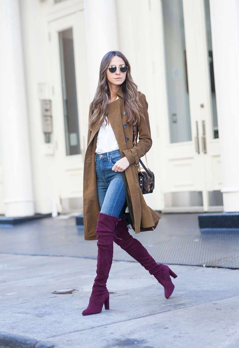 How To Wear Jeans With Tall Boots Dress Pants With Boots, Boots With Jeans, Outfit Botas, High Boots Outfit, Below The Knee Dresses, Burgundy Jeans, Otk Boots, Wear To Work Dress, Coat White