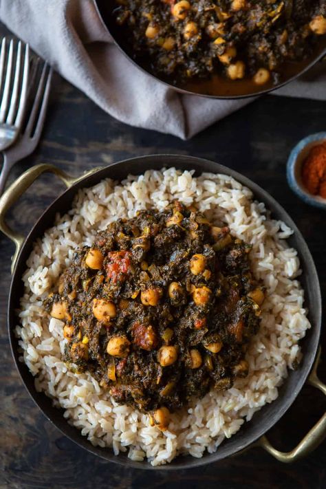 Ghanaian Spinach Stew with Chickpeas (Vegan) By The Minimalist Vegan. #ghanaianrecipes #spinachstew #veganstew #veganspinachrecipes #stewrecipe #africanveganrecipes Vegan African Recipes, Caribbean Vegan, Weird Recipes, Spinach Stew, Budget Vegan, Nigeria Food, Ghanaian Food, Vegan Spinach, African Dishes