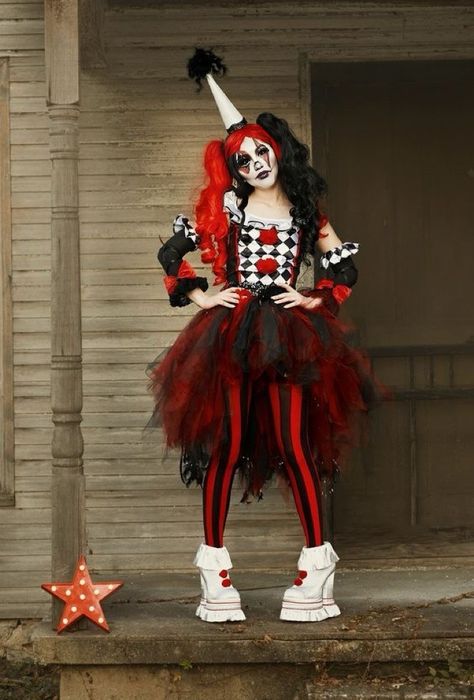 Cute Clown Costume, 50 Rocks, Scary Clown Costume, Clown Costume Women, Most Popular Halloween Costumes, Halloweenský Makeup, Clown Dress, Creepy Halloween Costumes, Uhyggelig Halloween