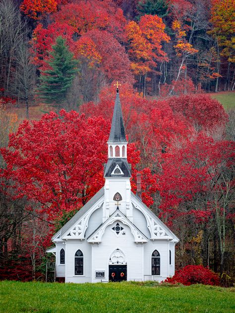 Vila Medieval, Travelling Abroad, Color Tips, Old Country Churches, Church Pictures, Old Churches, Country Church, Sky Landscape, Cathedral Church