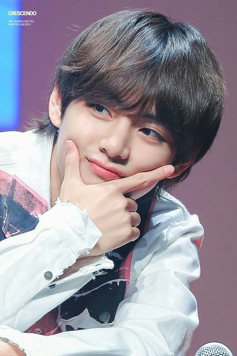 Images Terrifiantes, Taehyung Cute, Asian Man, V Bts Wallpaper, V Cute, Kim Taehyung Wallpaper, Daegu, V Taehyung, Bts Bangtan Boy