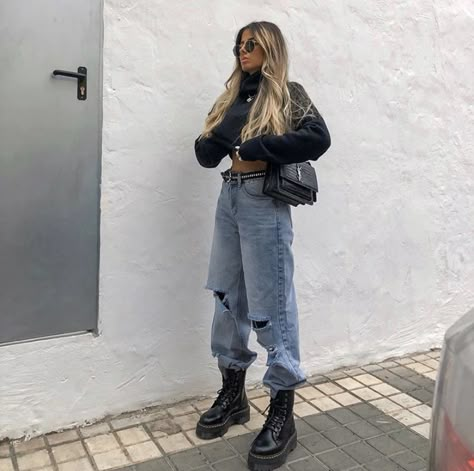 Winter Festival Outfit Cold, Cold Festival Outfit Ideas, Cold Festival Outfit, Woman Fashion Casual, Winter Festival Outfit, Fashion Winter Outfits, Turtleneck Fashion, Outfit Botas, Look Festival