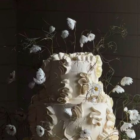 Vege Mamma’s World on Instagram: "large 3 tiered wedding cake I made yesterday Vanilla bean sponge, lemon curd, strawberries & vanilla bean Swiss meringue buttercream. This is my tier 01 size (on my website) will feed around 100- 150 ppl" Meringue Wedding Cake, 3 Tiered Wedding Cake, Meringue Buttercream, Swiss Meringue, Swiss Meringue Buttercream, Tiered Wedding Cake, Wedding Vibes, Lemon Curd, Meringue