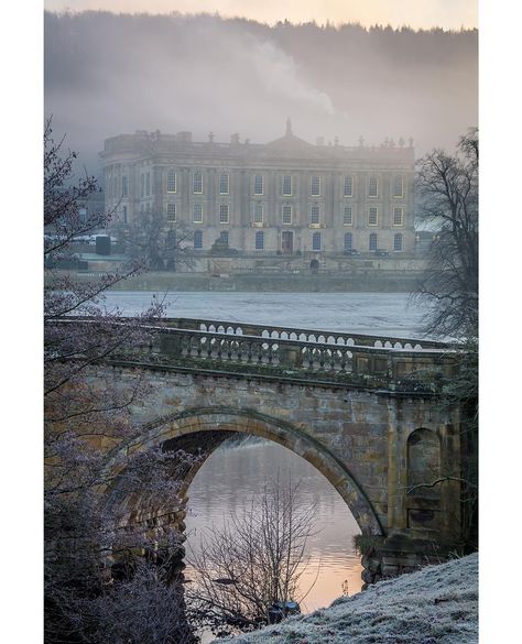 Chatsworth on Instagram: “A misty morning at Chatsworth (📷@a_b_foto) #chatsworthhouse #ig_peakdistrict #peakscollective #peakdistrict #derbyshire #riverderwent #mist…” Mitford Sisters, Chatsworth House, Misty Morning, Peak District, Stately Home, Farm Yard, Uk Travel, Historic Buildings, Country Life