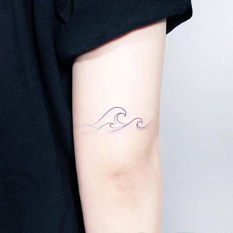 15.7 mil curtidas 152 comentários tiny tattoos (tiny little.tatts) no Instagram: Wave tattoo Small Wave Tattoo, Tiny Tattoos For Women, Wave Tattoo, Inspiration Tattoos, Disney Tattoo, Home Tattoo, Waves Tattoo, Girly Tattoos, Little Tattoos