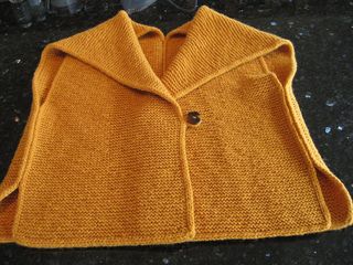 Ravelry: Moebius Vest / Jacket WG28 pattern by Elizabeth Zimmermann Elizabeth Zimmerman, Madame Chic, Tulum, Ravelry, Vest Jacket, Knit Crochet, Knitting Patterns, Knitted Sweaters, Men Sweater