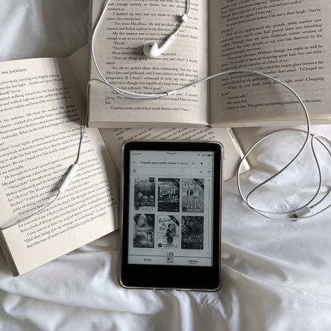 Digital Reading Aesthetic, Kindle Book Aesthetic, Bookstagram Kindle Inspiration, Bookstagram Inspiration Kindle, E Reader Aesthetic, Reading Widget, Reading Kindle Aesthetic, Kindle Aesthetic, Reading Motivation