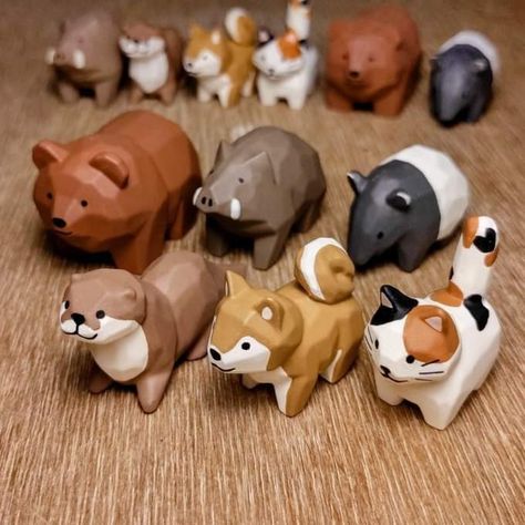 Wood Carving Ideas Beginner, Wood Carving Patterns For Beginners, Caricature Animals, Small Wood Carving, Japanese Wood Carving, Wood Whittling, Whittling Patterns, Home Sculpture, Whittling Ideas