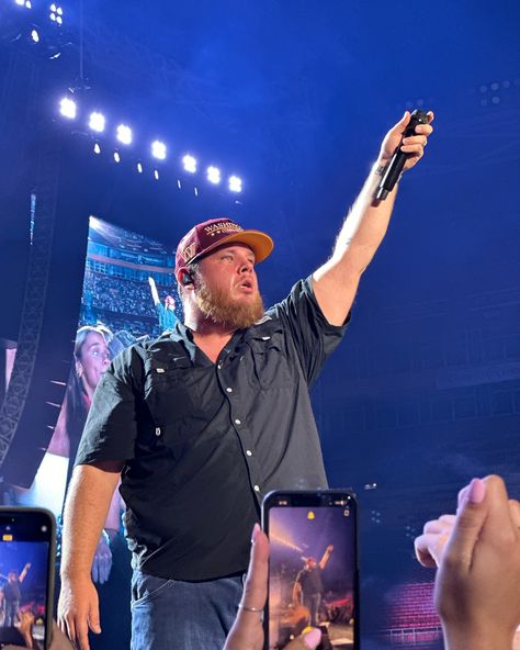 crossed another artist off my concert Bucket List. As I’m Growin’ Up and Gettin’ Old, I realize life is too short not to have a Damn Good Time. Thank you Luke Combs for 2 amazing nights of good country music! 🤠 Country Music Singers, Concert Bucket List, Good Country Music, Best Country Singers, Luke Combs, Best Country Music, Glen Powell, Country Artists, Life Is Too Short