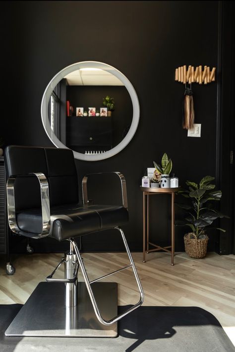 Black Salon Suite, Modern Salon Design, Salon Suite Decor, Suite Decor, Beauty Salon Interior, Salon Interior Design, Cover Gray, Hair Studio, Salon Design