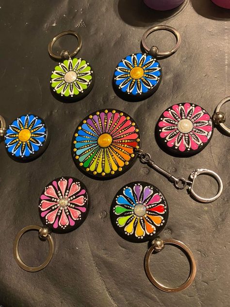 Mandala On Keychain, Mandala Dot Art Keychain, Dot Mandala Keychains, Hand Painted Keychain Ideas, Dot Mandala Keychain, Dot Painting Tools, Paint Keys, Mandala Jewelry, Mandala Rock Art