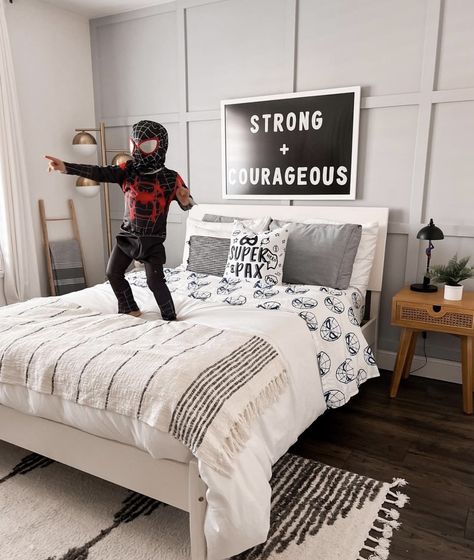 Simple Spiderman Bedroom, Boho Superhero Room, Modern Avengers Bedroom, Modern Spider Man Room, Neutral Super Hero Bedroom, Lego Storage Kids Room, Classy Superhero Bedroom, Modern Marvel Boys Room, Modern Marvel Bedroom