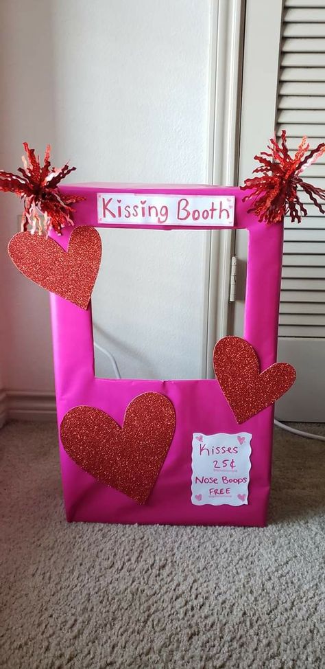 Valentines Booth Ideas, Valentines Kissing Booth, Diy Kissing Booth, Galentines Event, Photo Box Diy, Valentines Photo Booth, Valentines Shoot, Valentine Boxes For School, Booth Diy