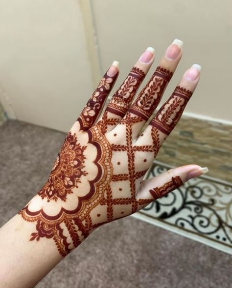 Nails Mehndi Designs, Simple And Elegant Mehendi Designs, Henna Designs Back Hand, Elegant Mehndi, Henna Styles, Occasion Nails, Simple Mehendi, Hand Mehndi Designs, Front Mehndi Design