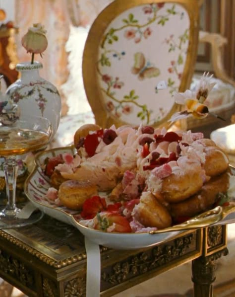 versailles bakery french pastry movie still Marie Antoinette Sofia Coppola, Sofia Coppola Style, Marie Antoinette Aesthetic, Marie Antoinette Movie, Sofia Coppola Movies, Marie Antoinette Party, Marie Antoinette 2006, Hosting Dinner, Sofia Coppola