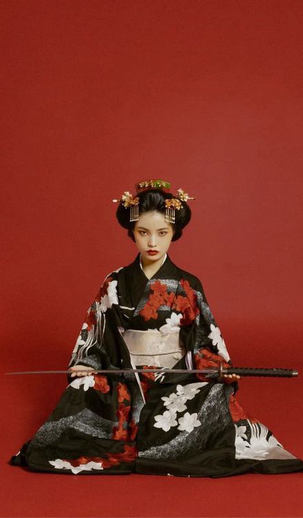 Japanese Kimono Photoshoot, Japanese Fashion Photography, Japan Photoshoot Ideas, Kimono Poses Reference, Asian Photography Aesthetic, Japanese Photography Aesthetic, Japanese Kimono Aesthetic, Geisha Aesthetic, Kimono Pose