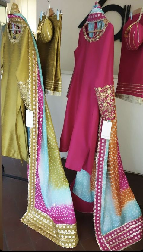 Dress For Mehndi, Haldi Dress Ideas, Viral Dress, Brides Mother, Cotton Suit Designs, Mehndi Function, Aesthetic Status, Nikah Dress, Shadi Dresses