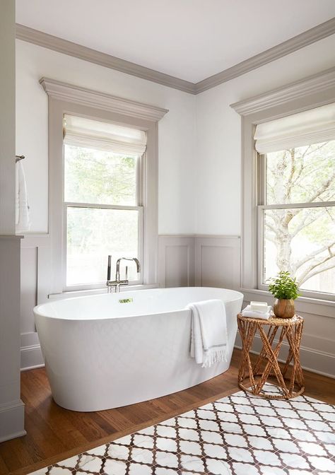 Contrast Trim Colour Inspiration - Making it in the Mountains White Wall Colored Trim, Off White Paint Colors, Bathroom Inspiration Colors, Off White Paints, Colonial Design, White Paint Colors, Wall Trim, Colour Inspiration, Window Trim